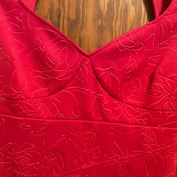 Red Guess Dress, size 4 - Picture 3 of 7